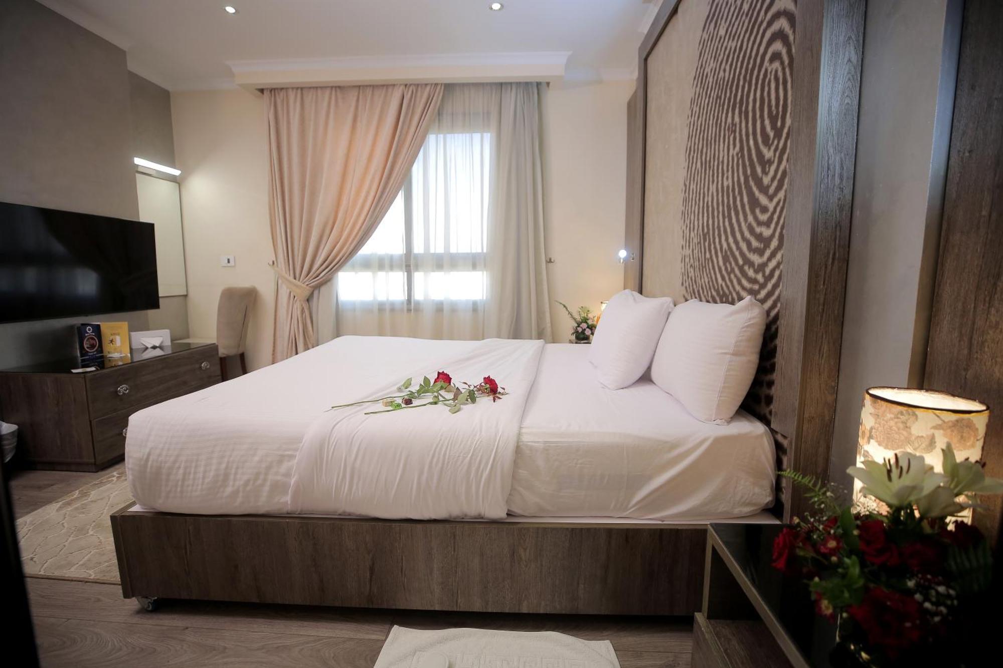 Taj & - Dokki Apartment Cairo